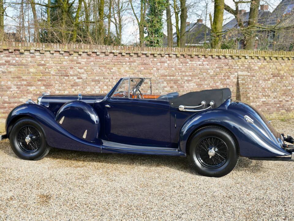 Image 28/50 of Lagonda LG 6 (1939)