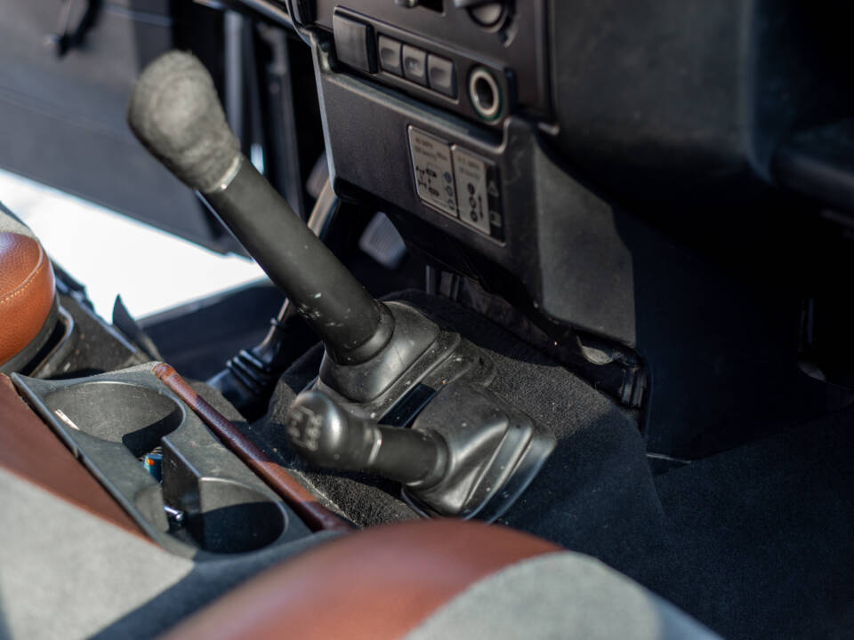 Image 60/98 of Land Rover Defender 130 Double Cab (2008)