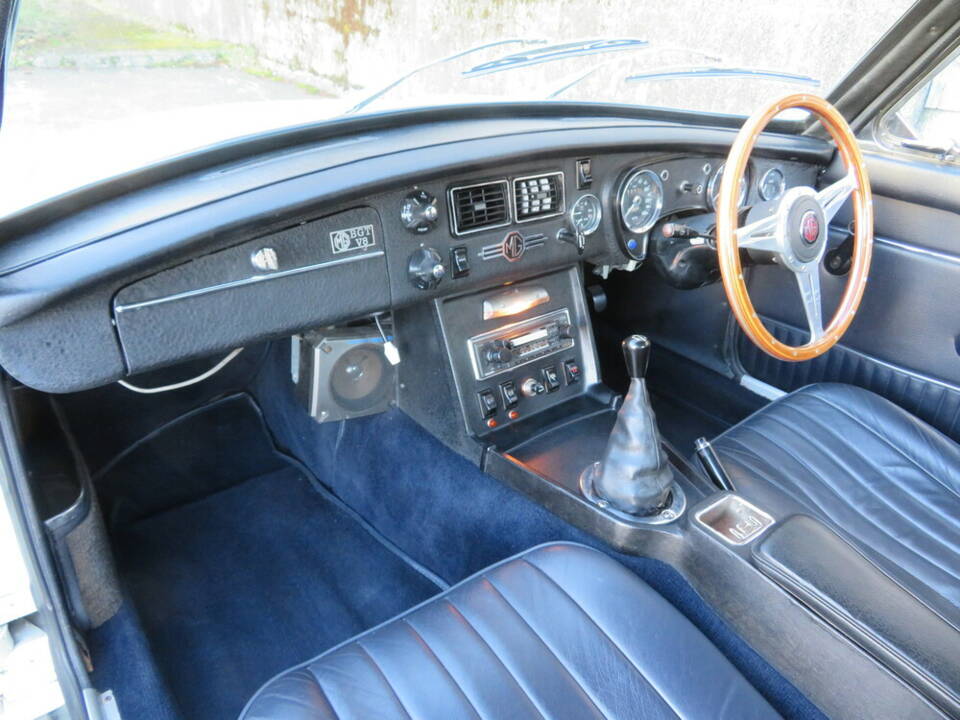 Image 9/16 of MG MGB GT V8 (1973)