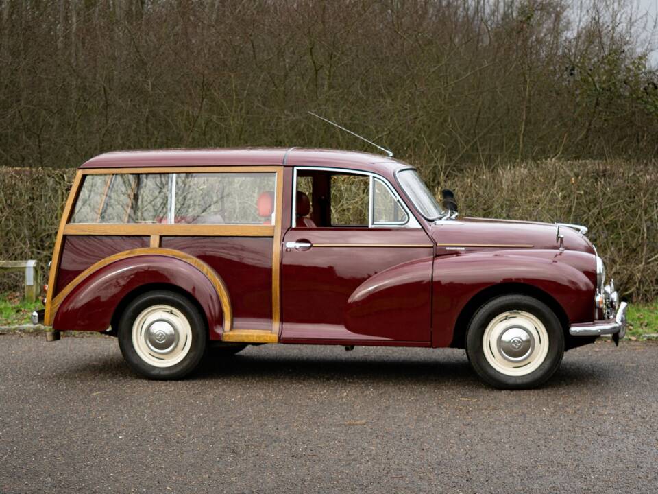 Image 2/43 of Morris Minor 1000 Traveller (1966)