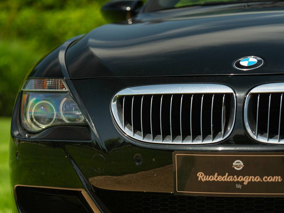 Image 35/50 of BMW M6 (2007)
