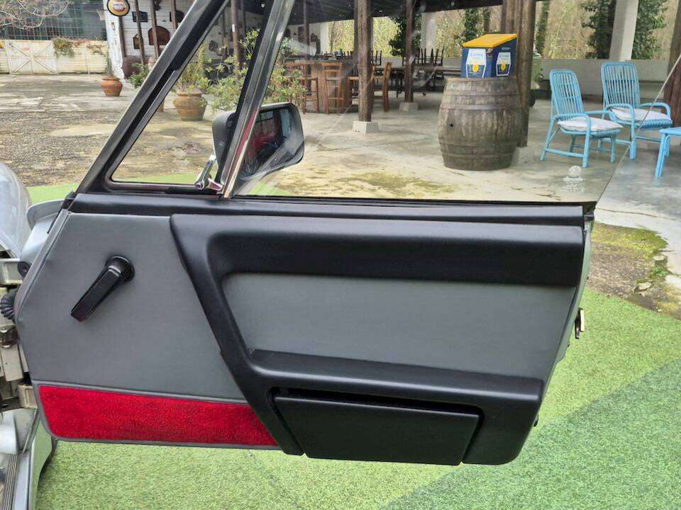 Afbeelding 27/70 van Alfa Romeo 2.0 Spider QV (1987)