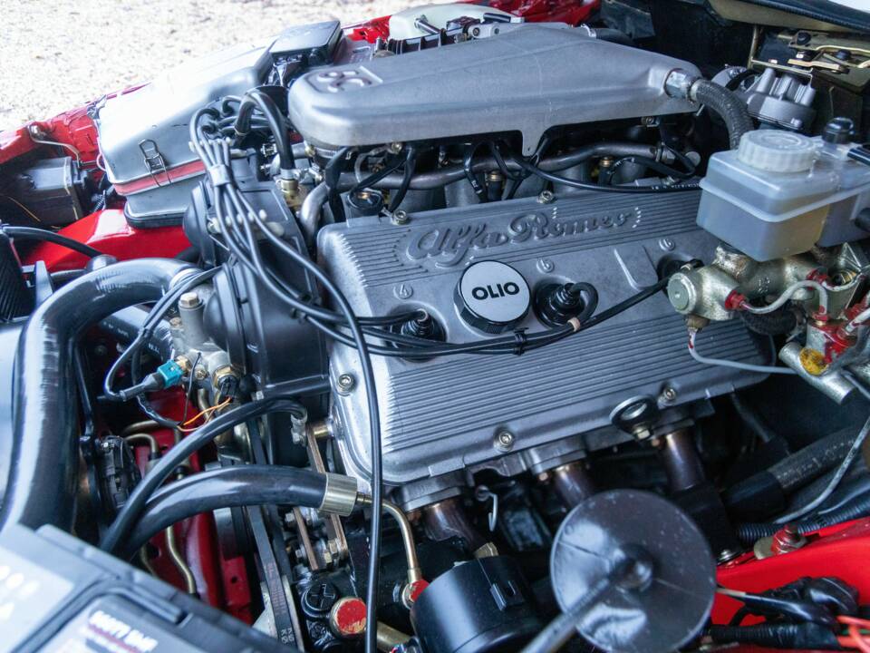 Image 31/50 of Alfa Romeo SZ (1991)