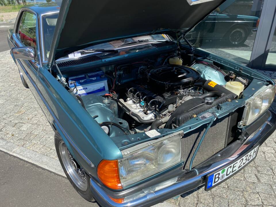 Image 70/72 of Mercedes-Benz 230 CE (1981)