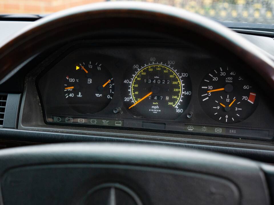 Bild 28/42 von Mercedes-Benz E 320 (1995)
