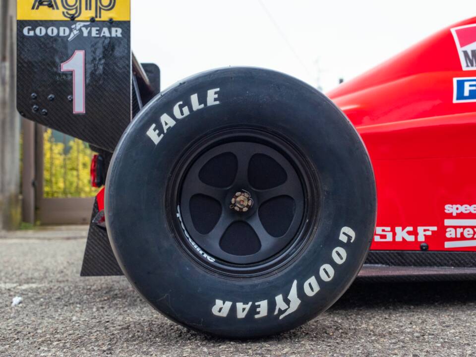 Image 16/85 of Ferrari 641 (1990)