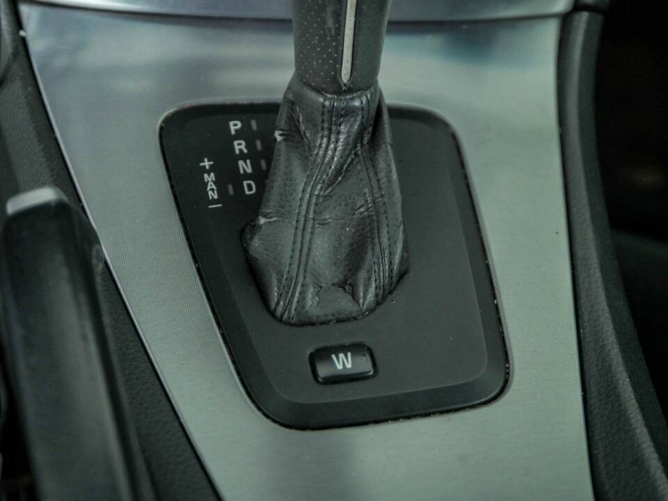 Image 30/36 of Volvo V70 D5 (2008)