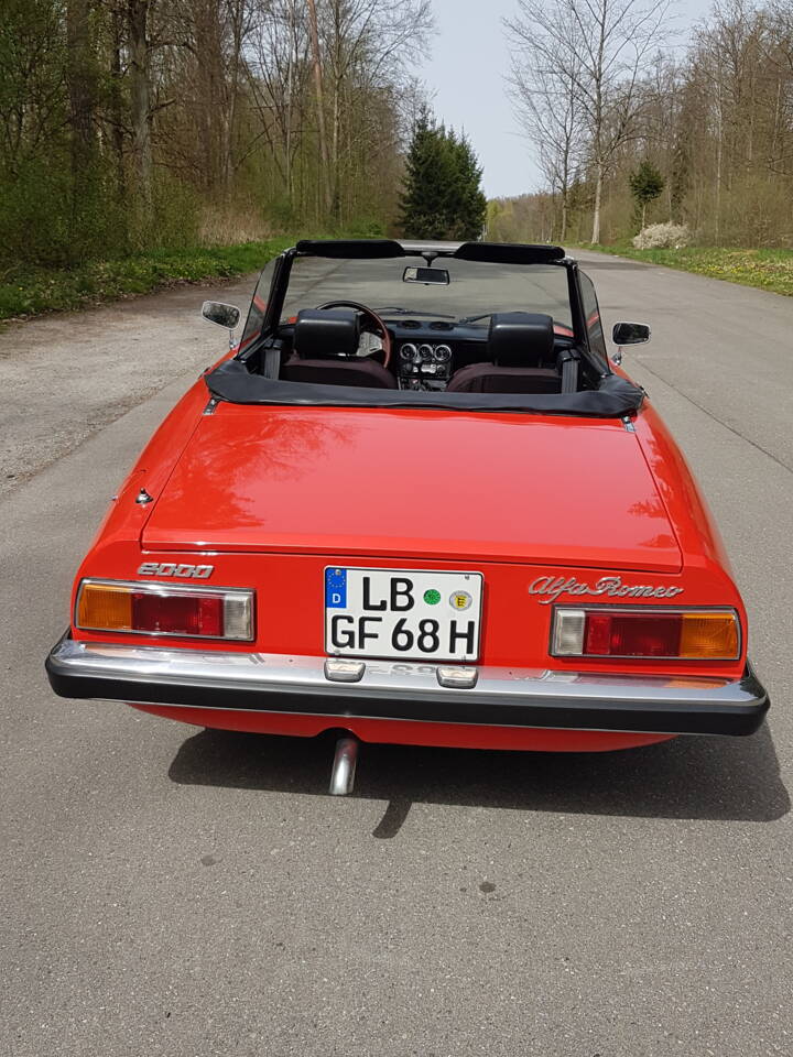 Image 4/11 of Alfa Romeo 2000 Spider Veloce (1980)