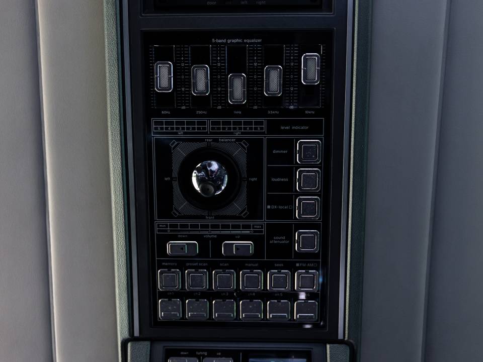 Image 24/32 of Ferrari 400 GT (1977)