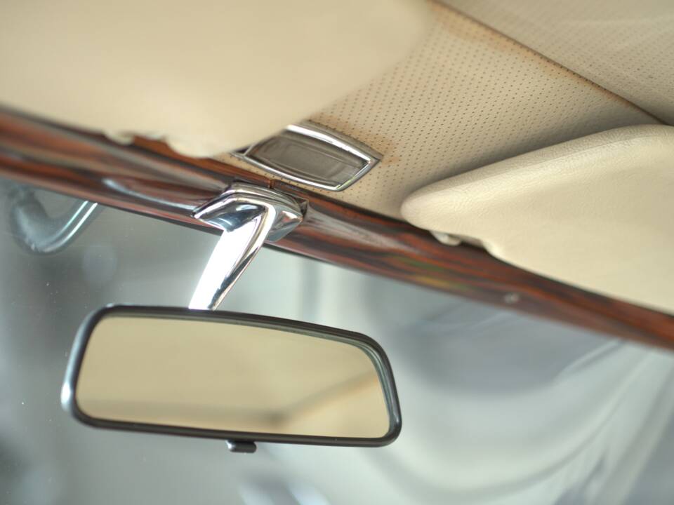 Image 38/57 of Mercedes-Benz 280 SE 3,5 (1971)