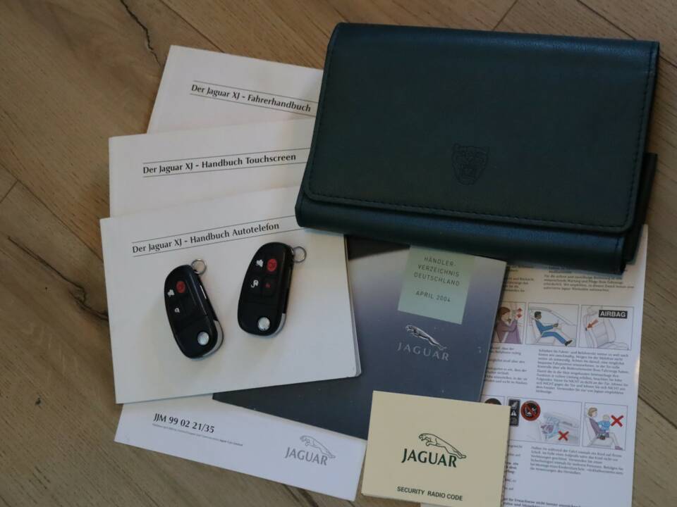 Image 7/50 of Jaguar XJ 8 4.2 (2004)