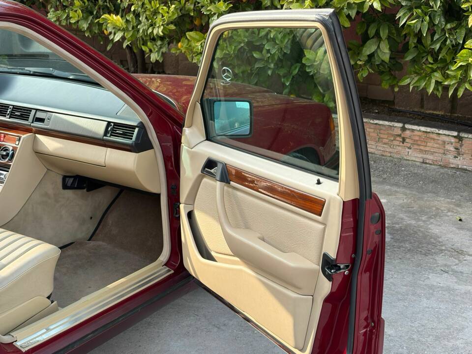 Afbeelding 31/46 van Mercedes-Benz 200 E-16 (1993)