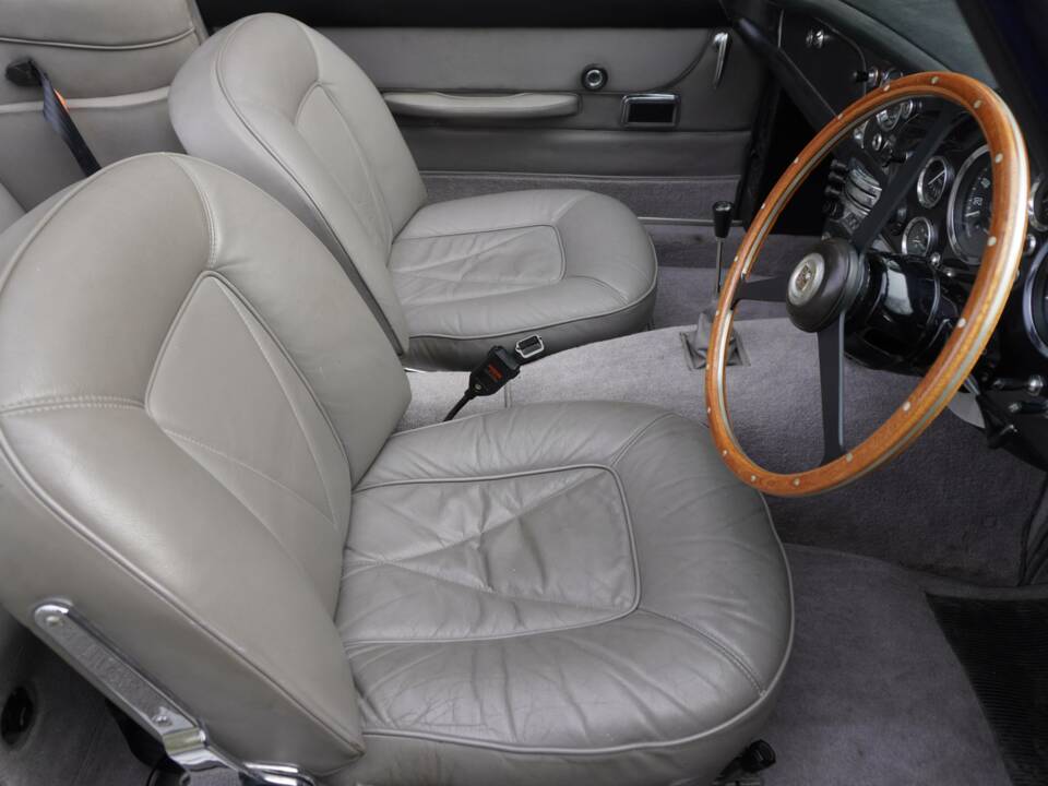 Bild 9/17 von Aston Martin DB 6 Volante (1967)