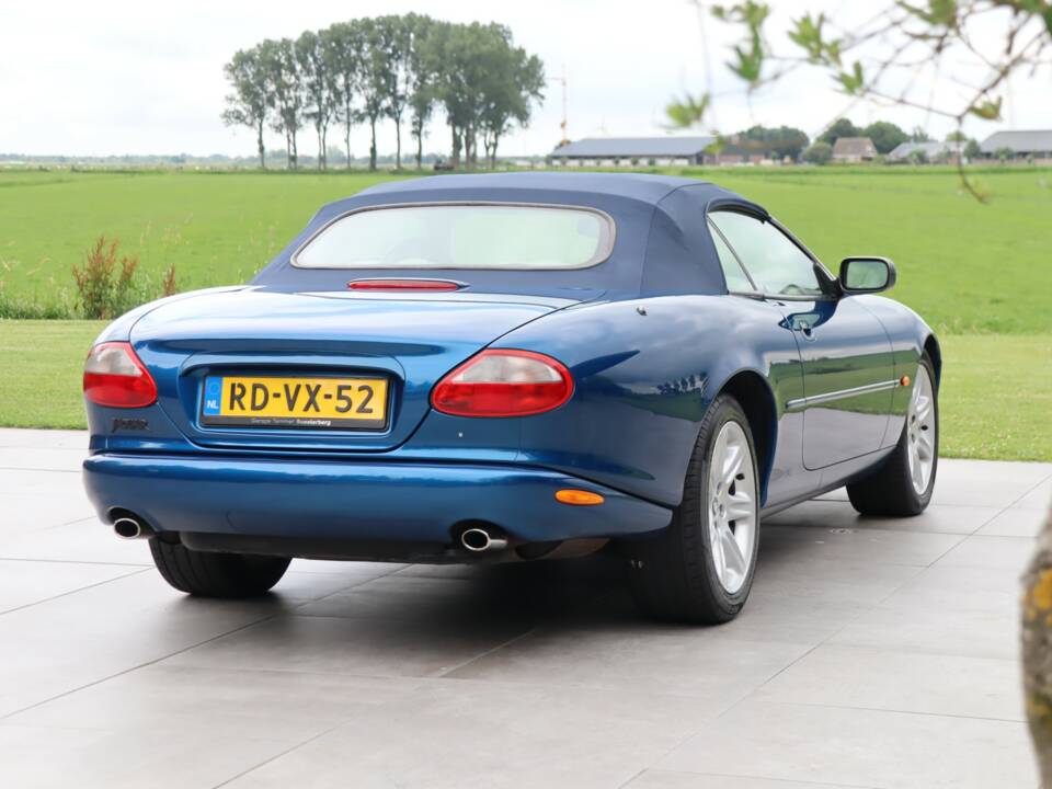 Image 10/50 de Jaguar XK8 4.0 (1997)
