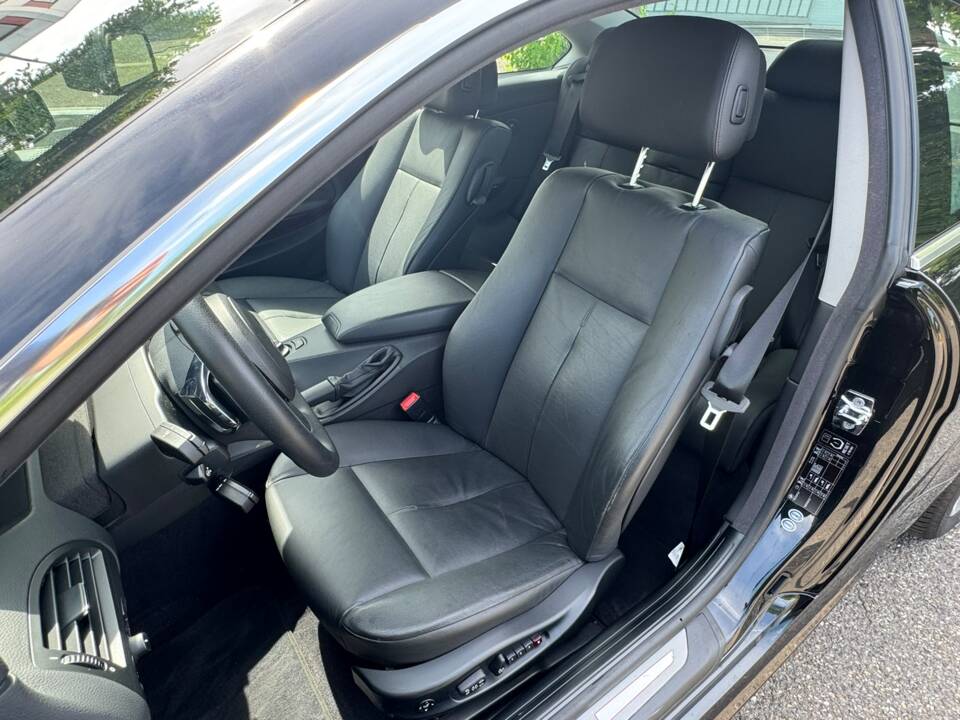 Bild 48/99 von BMW 650i (2007)
