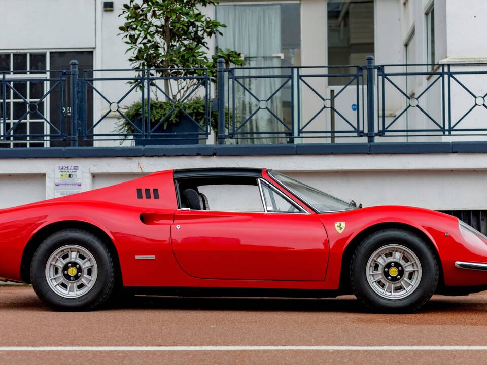 Image 2/30 of Ferrari Dino 246 GTS (1973)