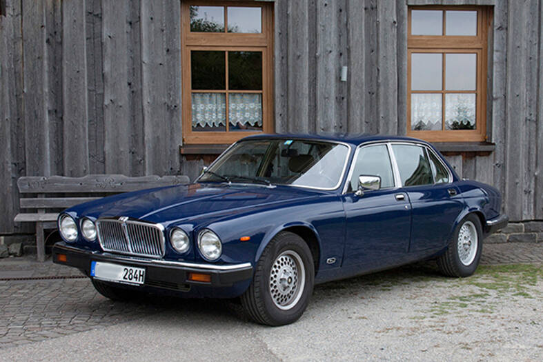 Image 1/36 of Jaguar XJ 6 4.2 (1984)