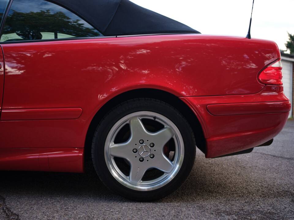 Image 7/43 of Mercedes-Benz CLK 320 (1999)