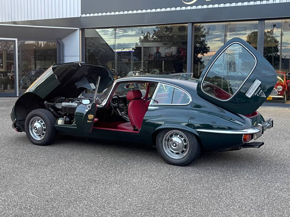 Image 22/46 de Jaguar Type E V12 (2+2) (1972)