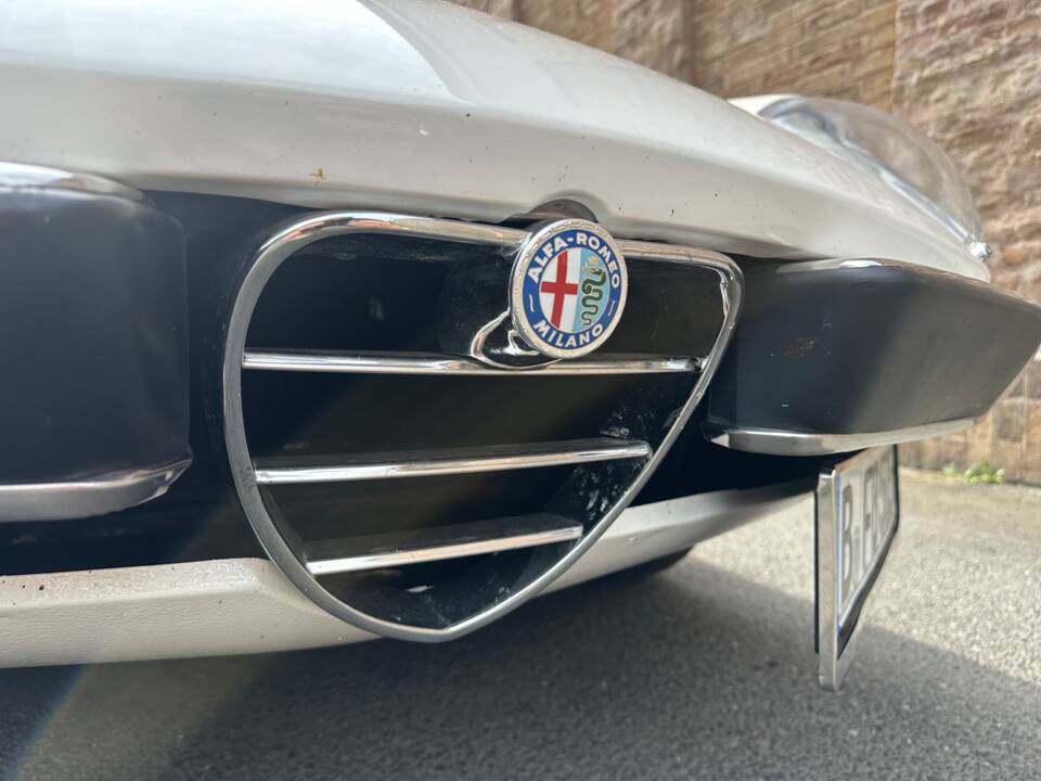 Image 37/63 of Alfa Romeo Spider 1300 Junior (1970)