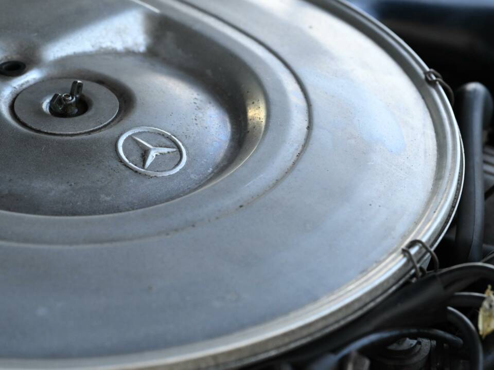 Immagine 26/50 di Mercedes-Benz 380 SL (1980)