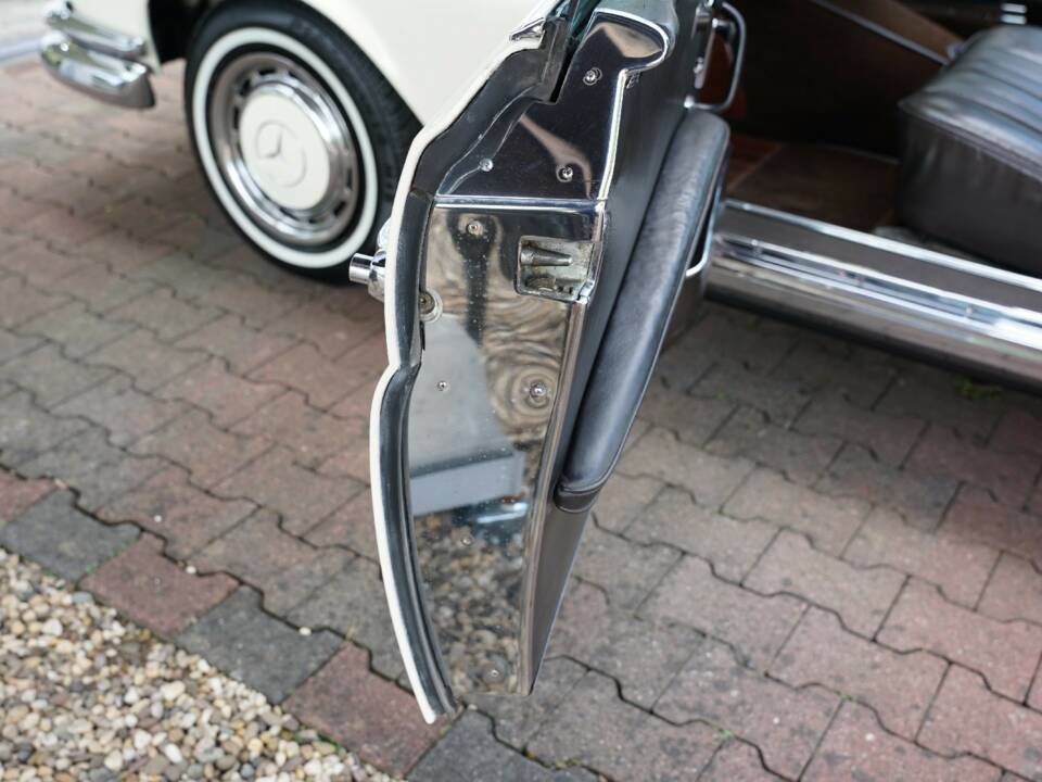 Image 49/50 de Mercedes-Benz 280 SE (1968)