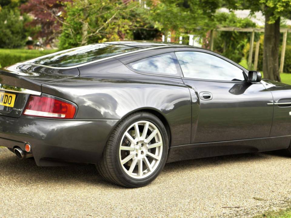Image 16/50 de Aston Martin V12 Vanquish S (2005)