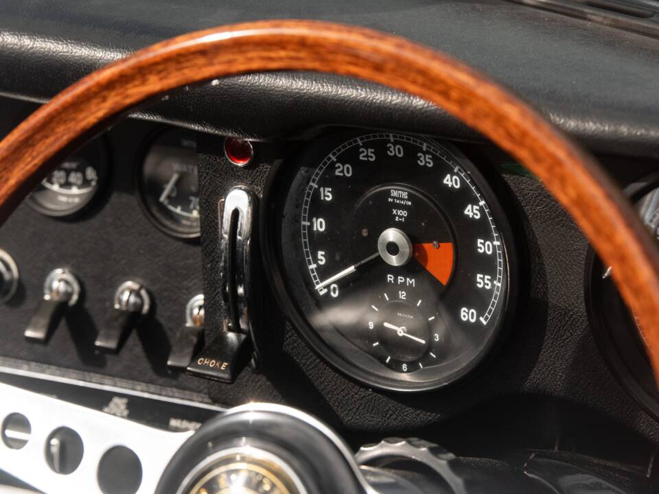 Image 45/50 de Jaguar E-Type (1967)