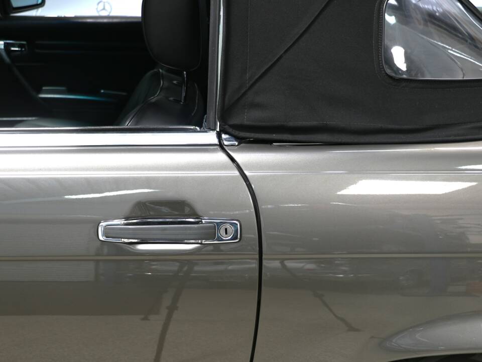Image 20/37 of Mercedes-Benz 420 SL (1988)