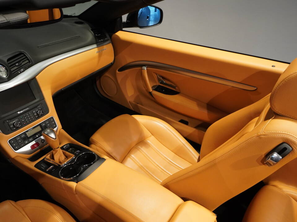 Image 10/26 of Maserati GranCabrio 4.7 (2010)