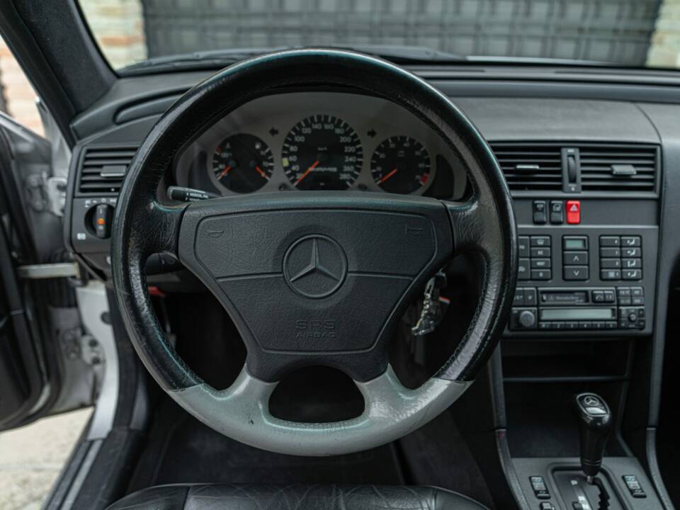 Image 44/50 of Mercedes-Benz C 36 AMG (1995)