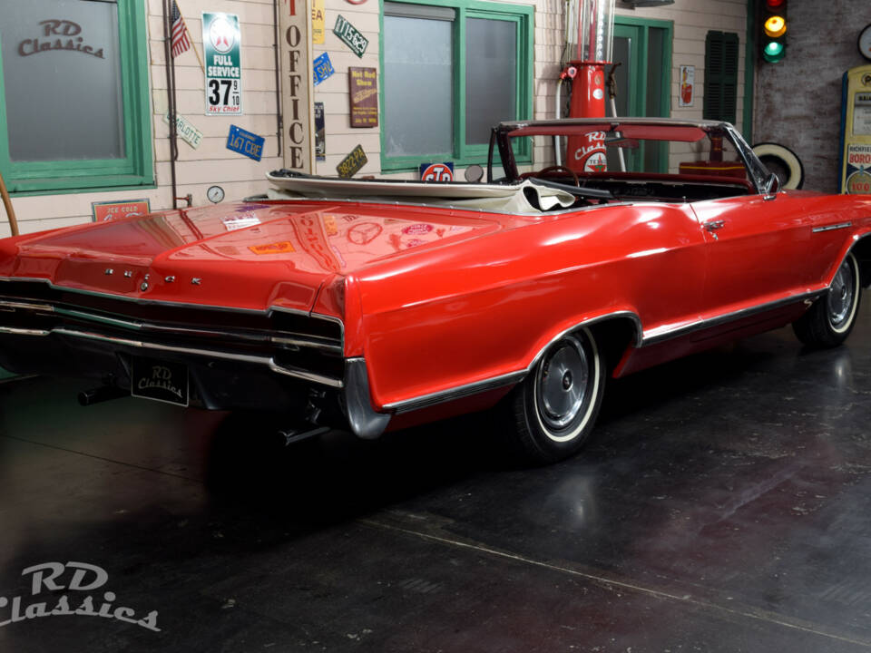 Image 4/41 of Buick Le Sabre Convertible (1966)