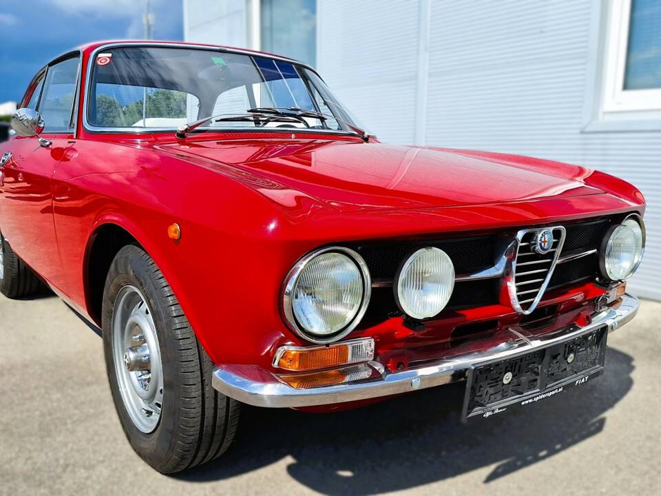 Afbeelding 1/11 van Alfa Romeo Giulia 1300 GT Junior (1971)