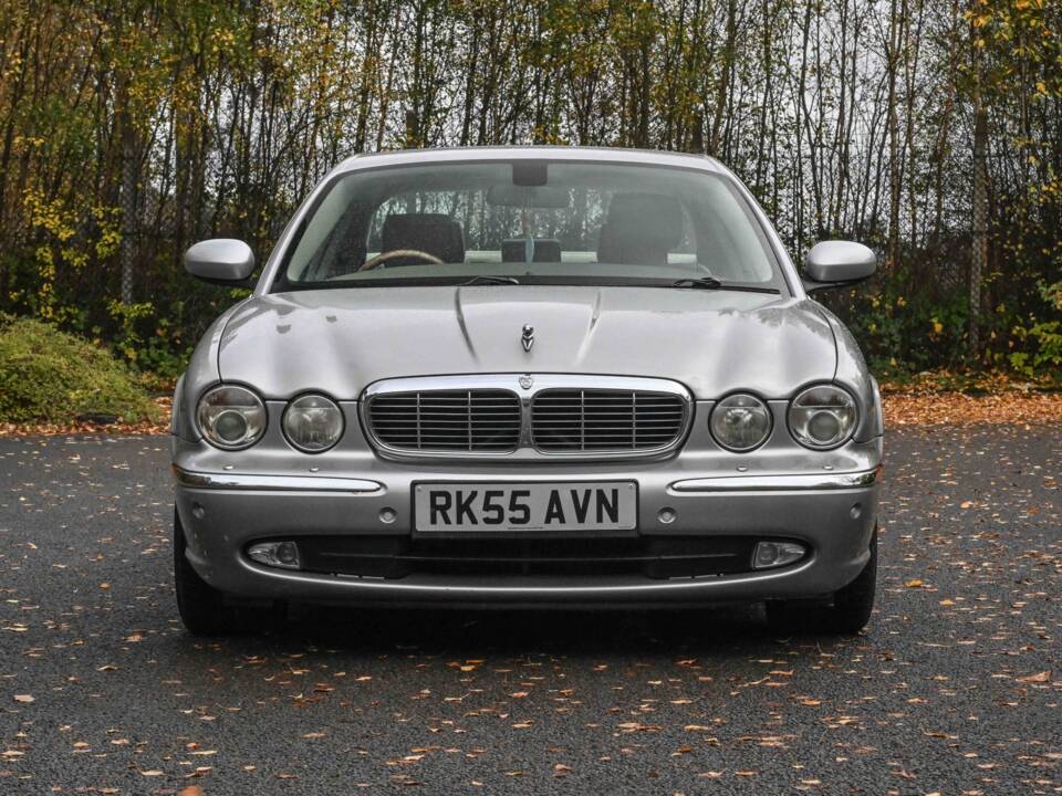 Image 6/50 of Jaguar XJ 8 4.2 (2006)