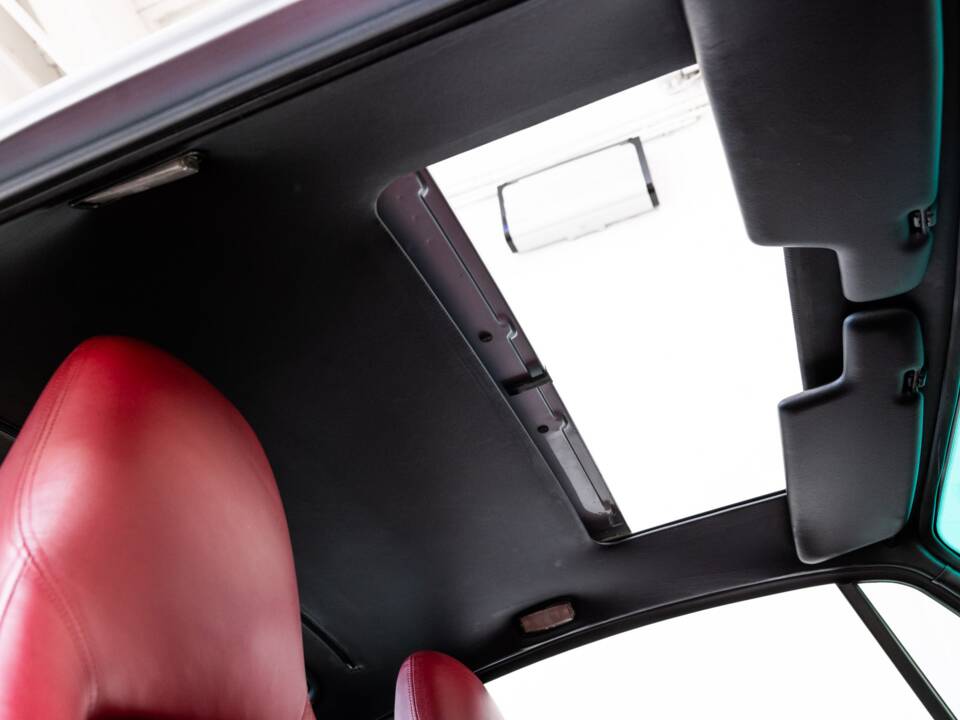 Immagine 26/32 di Porsche 911 Carrera (1994)