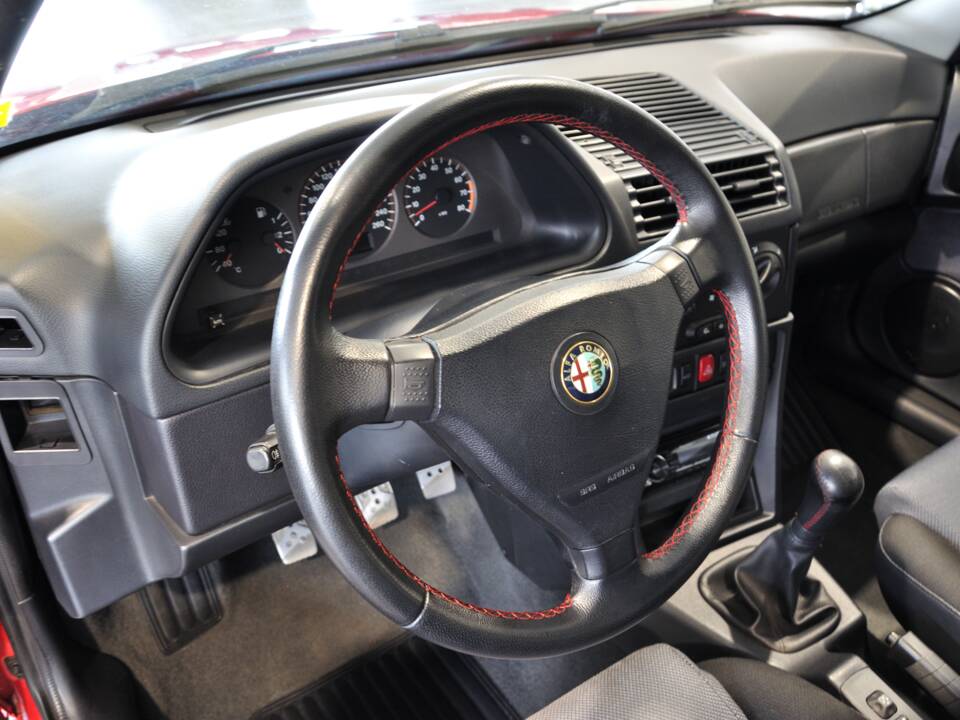 Afbeelding 20/29 van Alfa Romeo 145 Quadrifoglio Verde (1996)
