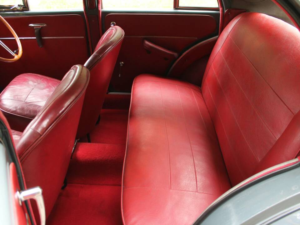 Image 15/19 of Morris Minor MM (1952)