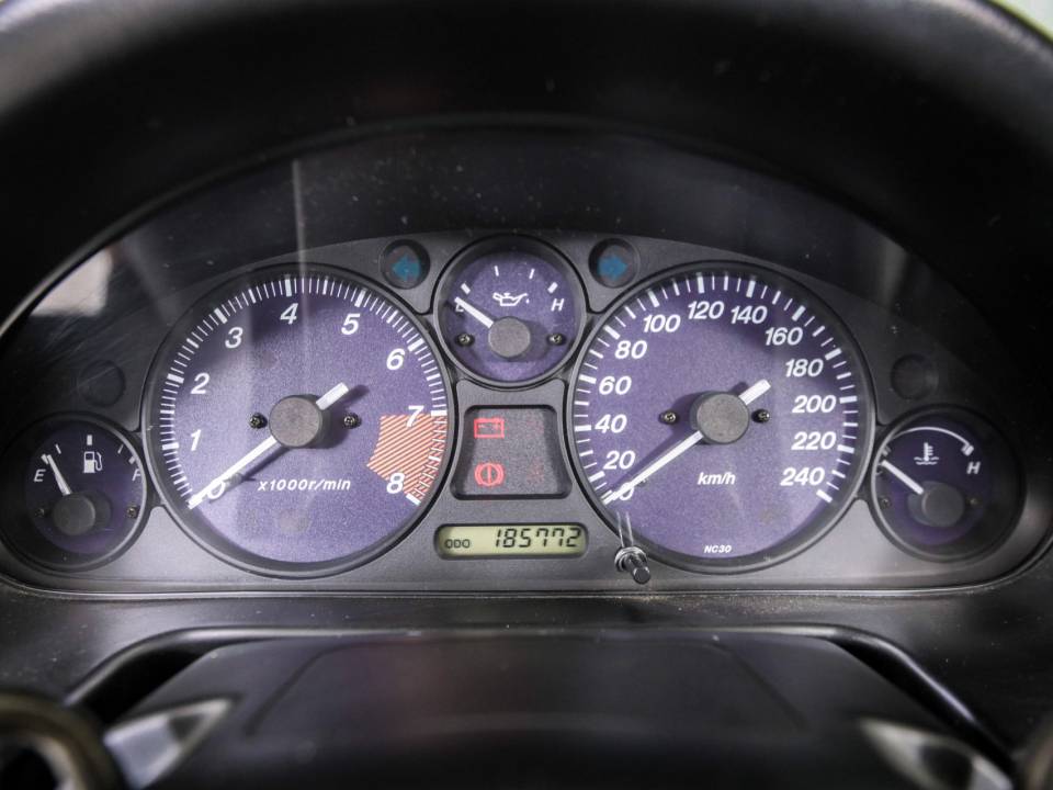 Bild 45/50 von Mazda MX-5 1.6 (1999)