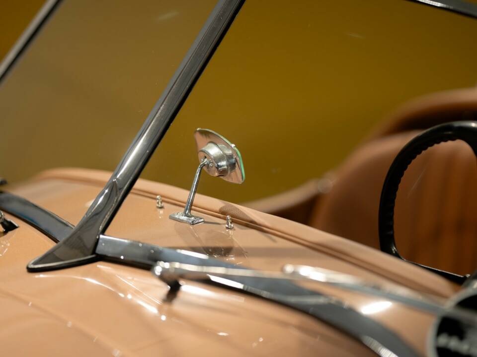 Image 30/50 of Jaguar XK 120 OTS (1952)