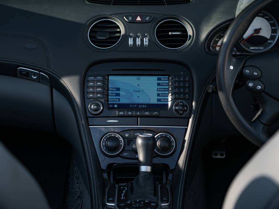 Image 23/51 of Mercedes-Benz SL 65 AMG (2007)