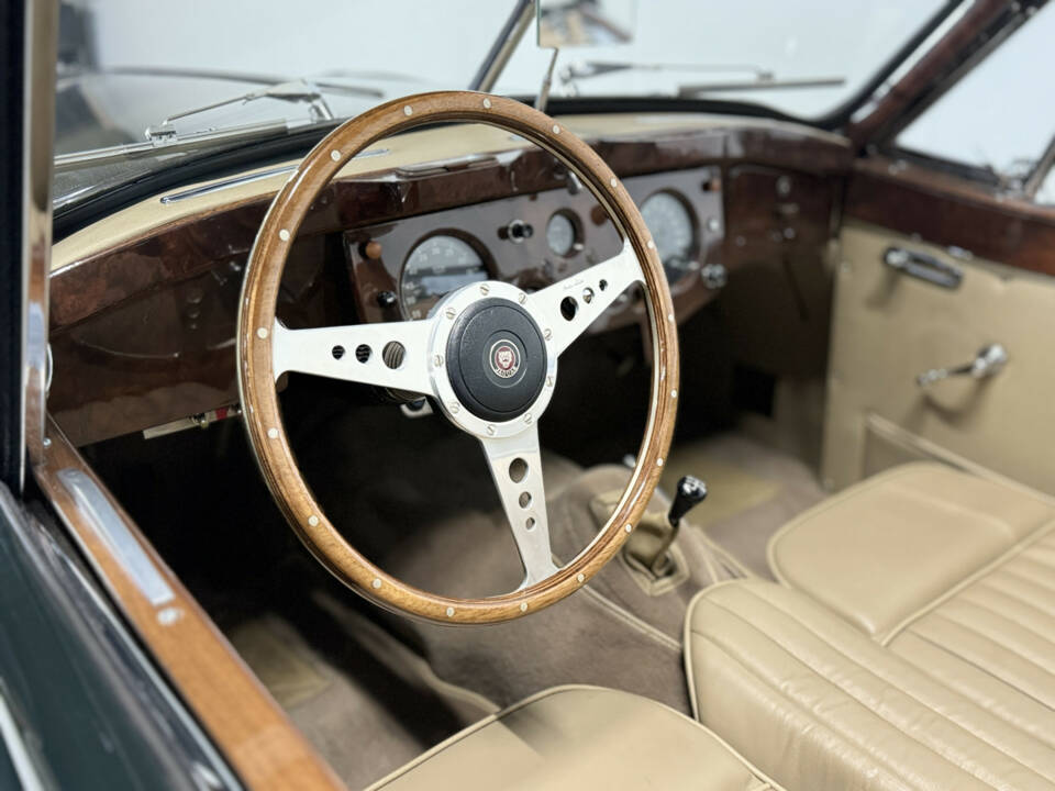 Immagine 19/29 di Jaguar XK 140 DHC (1955)