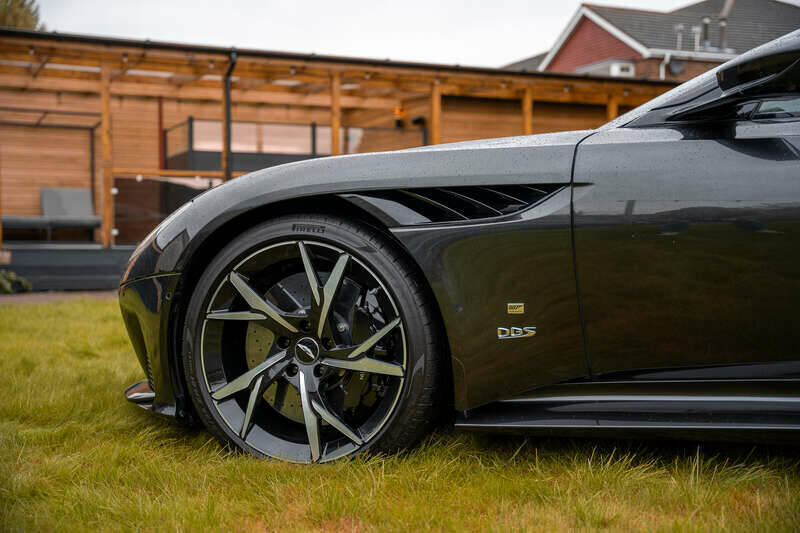 Bild 18/27 von Aston Martin DBS Superleggera (2021)