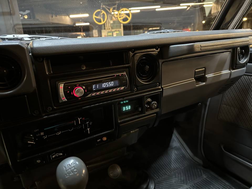 Immagine 19/35 di Toyota Land Cruiser 2.4 LX Turbo (1993)
