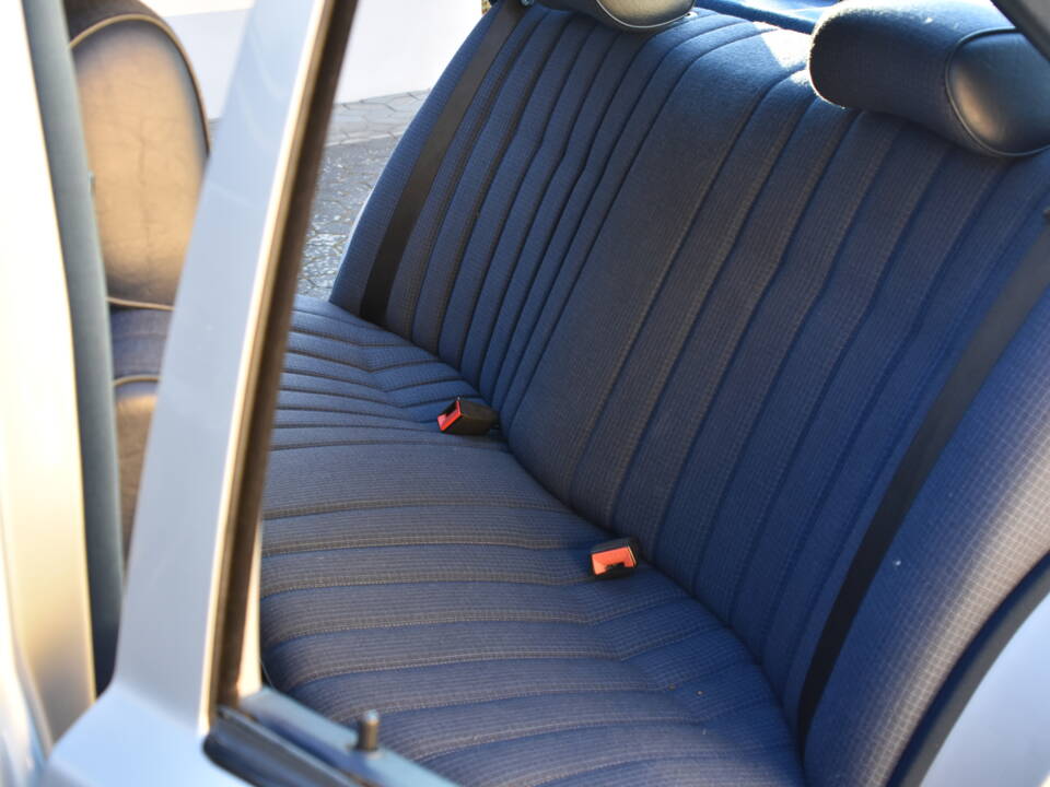 Image 7/18 of Mercedes-Benz 190 E 2.6 (1987)