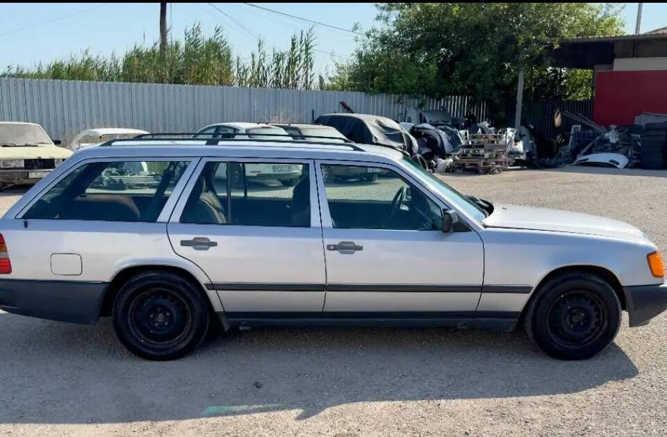 Image 10/23 of Mercedes-Benz 300 TD (1987)