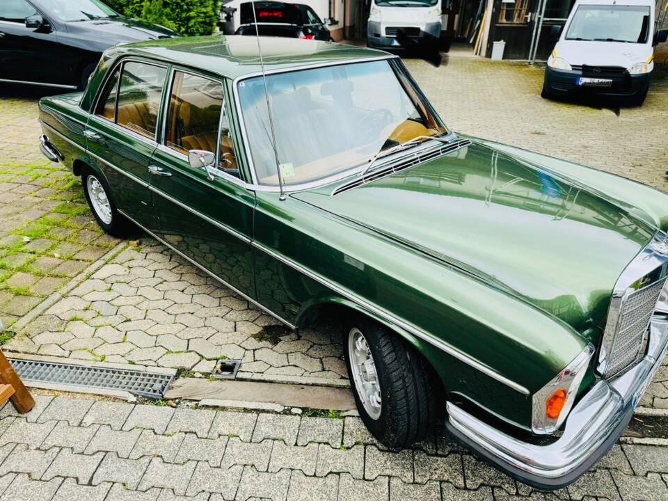 Image 2/9 of Mercedes-Benz 250 SE (1967)