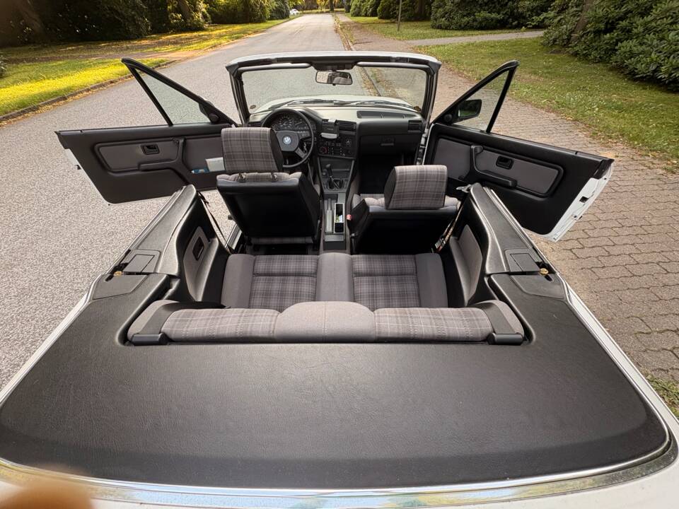 Immagine 17/75 di BMW 320i (1988)