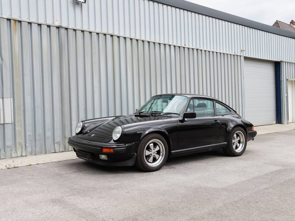 Image 1/108 de Porsche 911 Carrera 3.2 (1989)