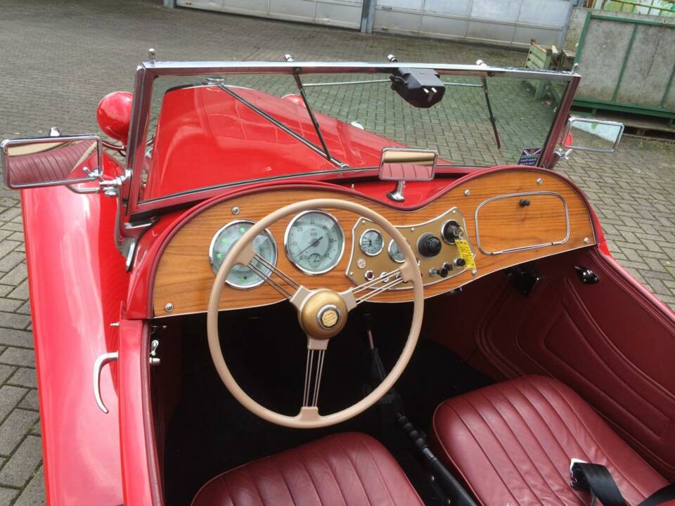 Image 3/5 of MG TD (1953)