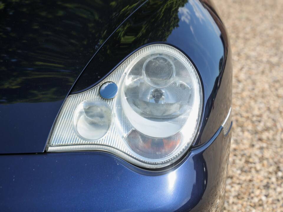 Image 18/50 of Porsche 911 Carrera 4S (2004)